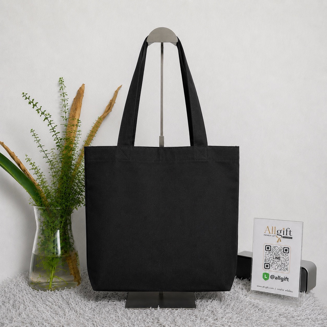 กระเป๋าผ้าแคนวาส Tote พร้อมสกรีนโลโก้ ผลิตโดยโรงงานผู้เชี่ยวชาญ จัดส่งทั่วประเทศ